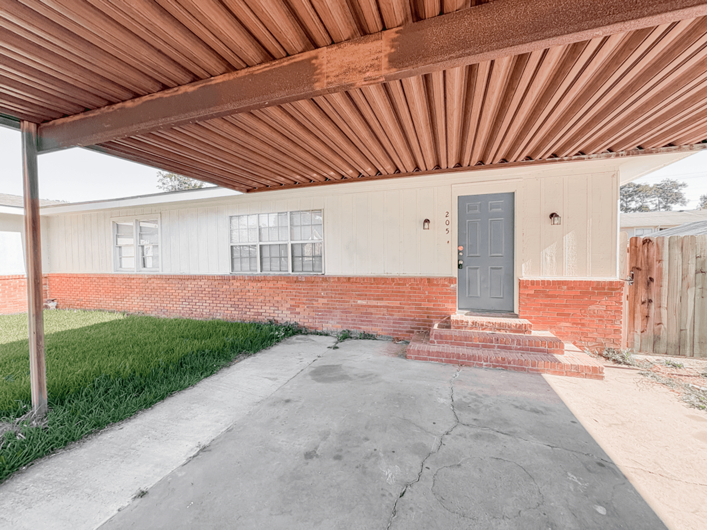 Lafayette House: 205 Lana Drive