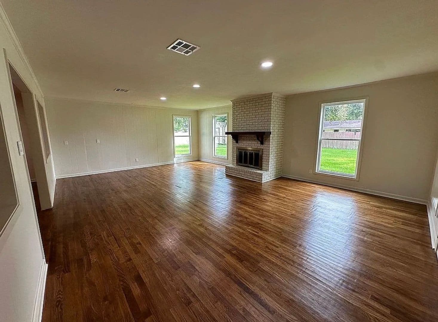 Lafayette House: 214 Brentwood Blvd