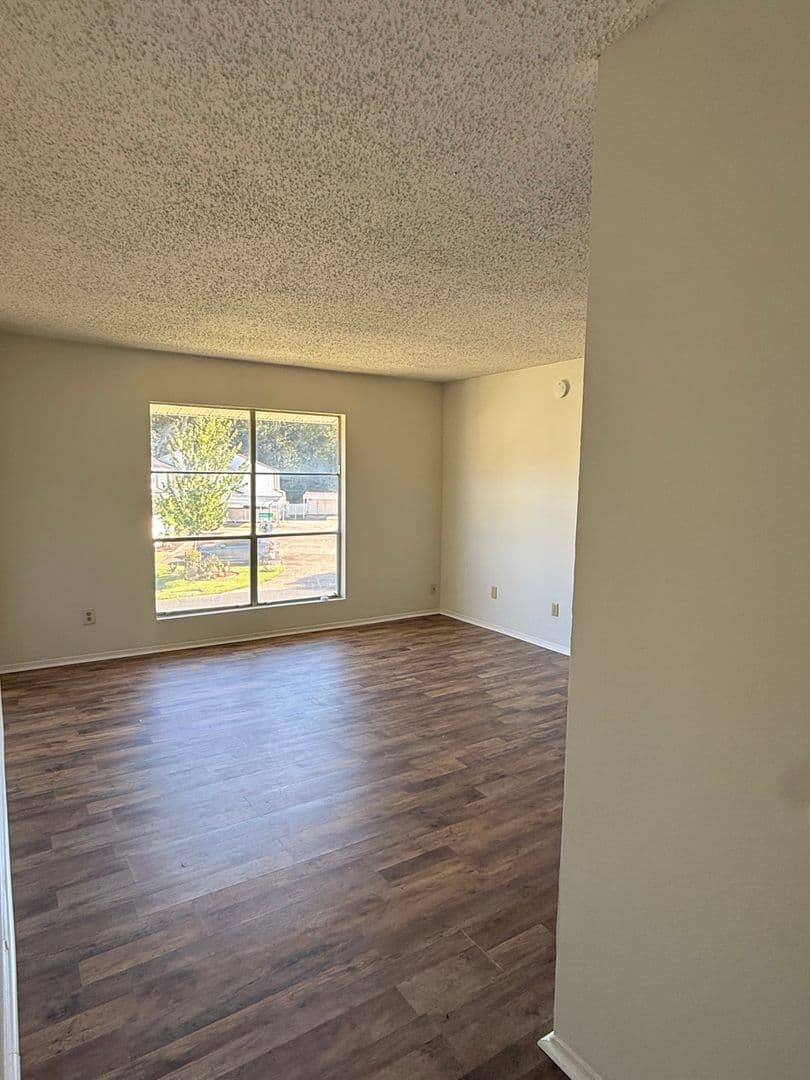 Lafayette Apartment: 200 High Meadows Blvd