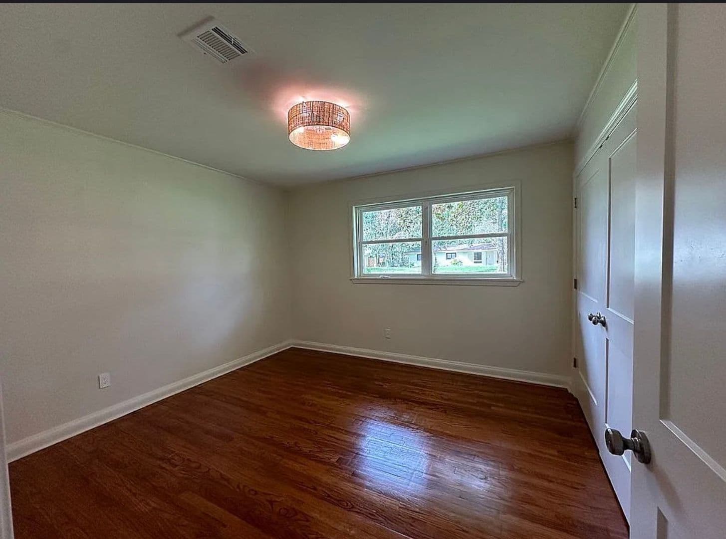 Lafayette House: 214 Brentwood Blvd