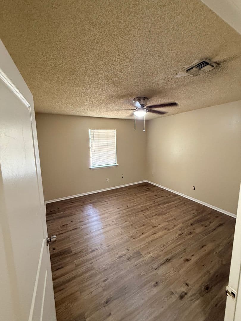 Lafayette Apartment: 106 Vieux Orleans