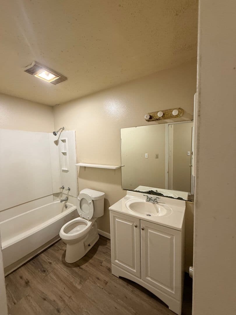 Lafayette Apartment: 106 Vieux Orleans