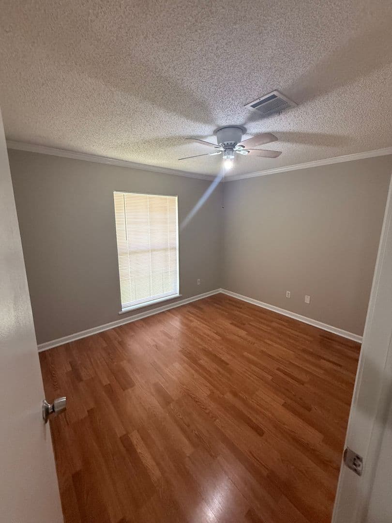 Lafayette House: 108 Pamela Drive