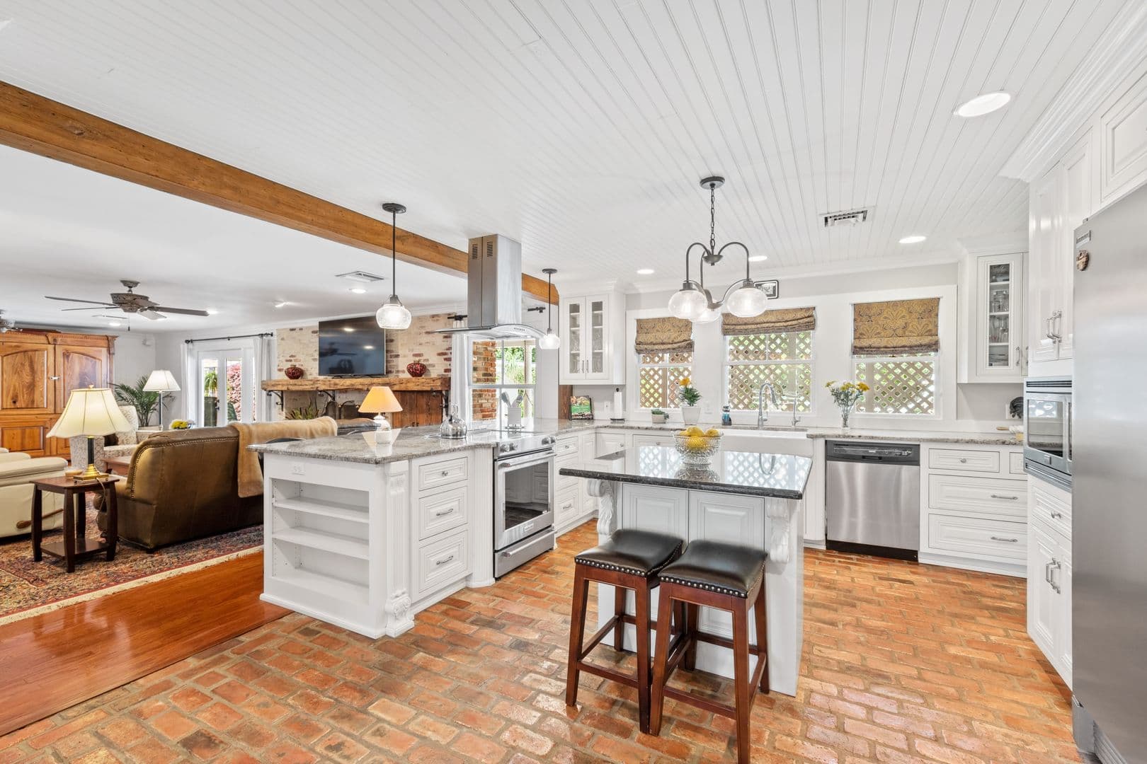 Broussard Apartment: 1026 S Morgan Avenue