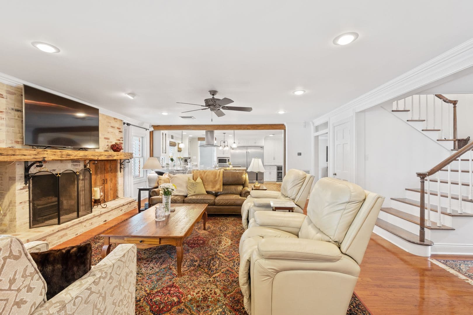 Broussard Apartment: 1026 S Morgan Avenue