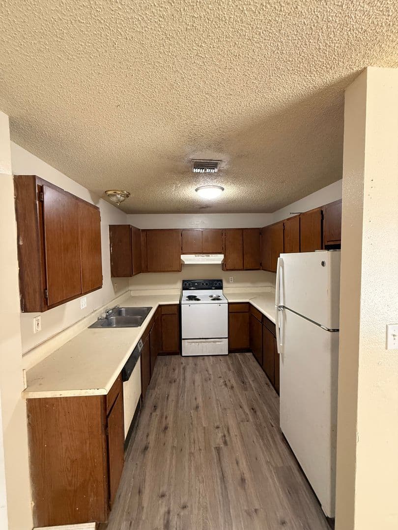 Lafayette Apartment: 106 Vieux Orleans
