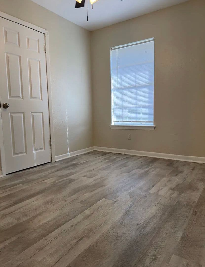 Lafayette House: 214 Guidry Road