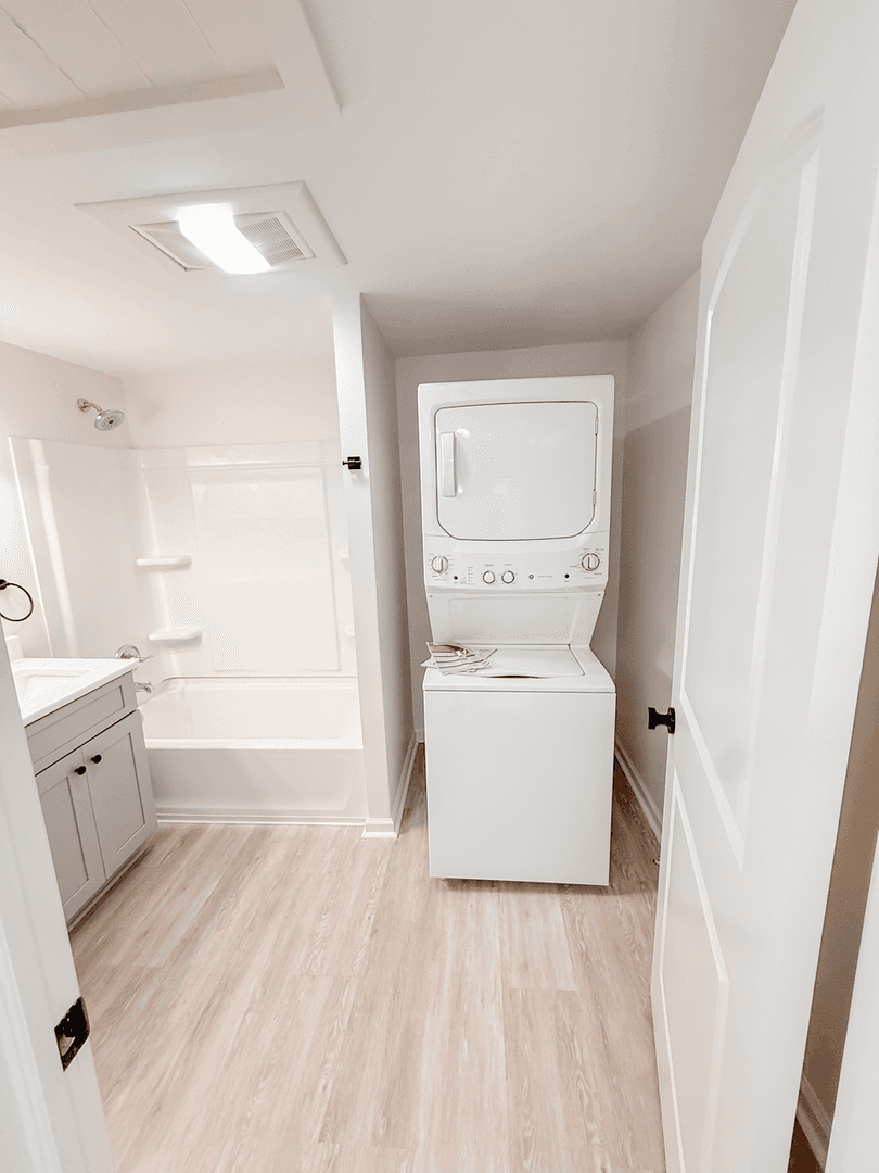 Lafayette Apartment: 502 General Mouton Avenue