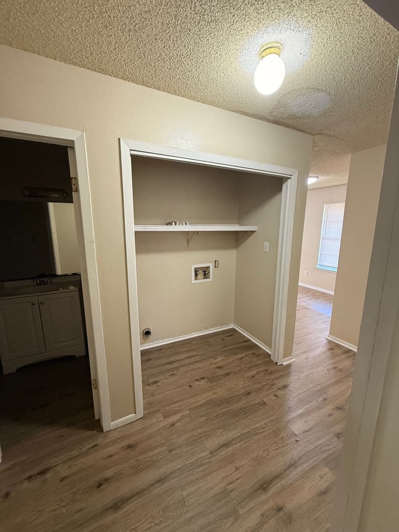 Lafayette Apartment: 106 Vieux Orleans