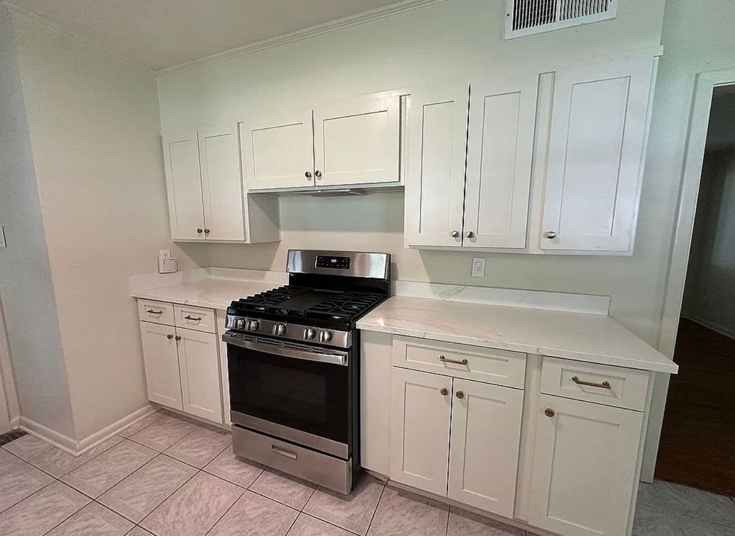 Lafayette House: 214 Brentwood Blvd