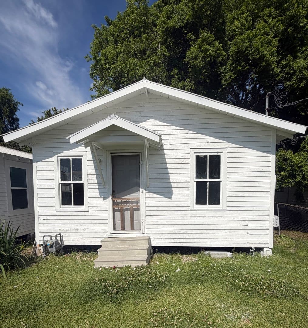Lafayette House: 127 Nancy Lane