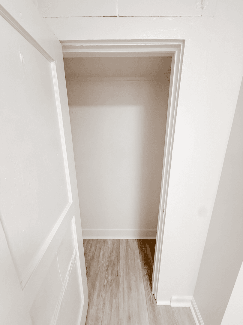 Lafayette Apartment: 502 General Mouton Avenue
