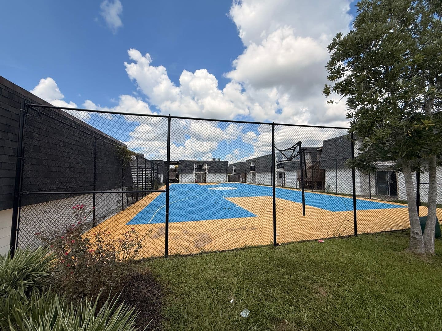Lafayette House: 326 Guilbeau Road #220