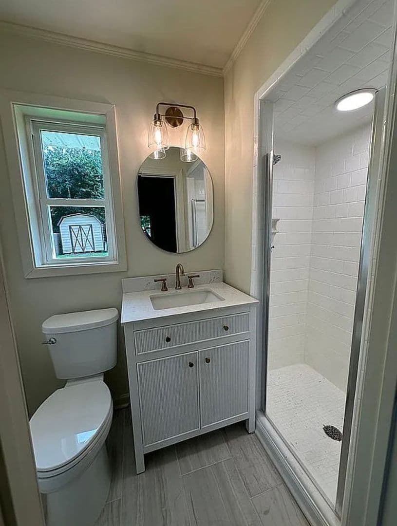Lafayette House: 214 Brentwood Blvd