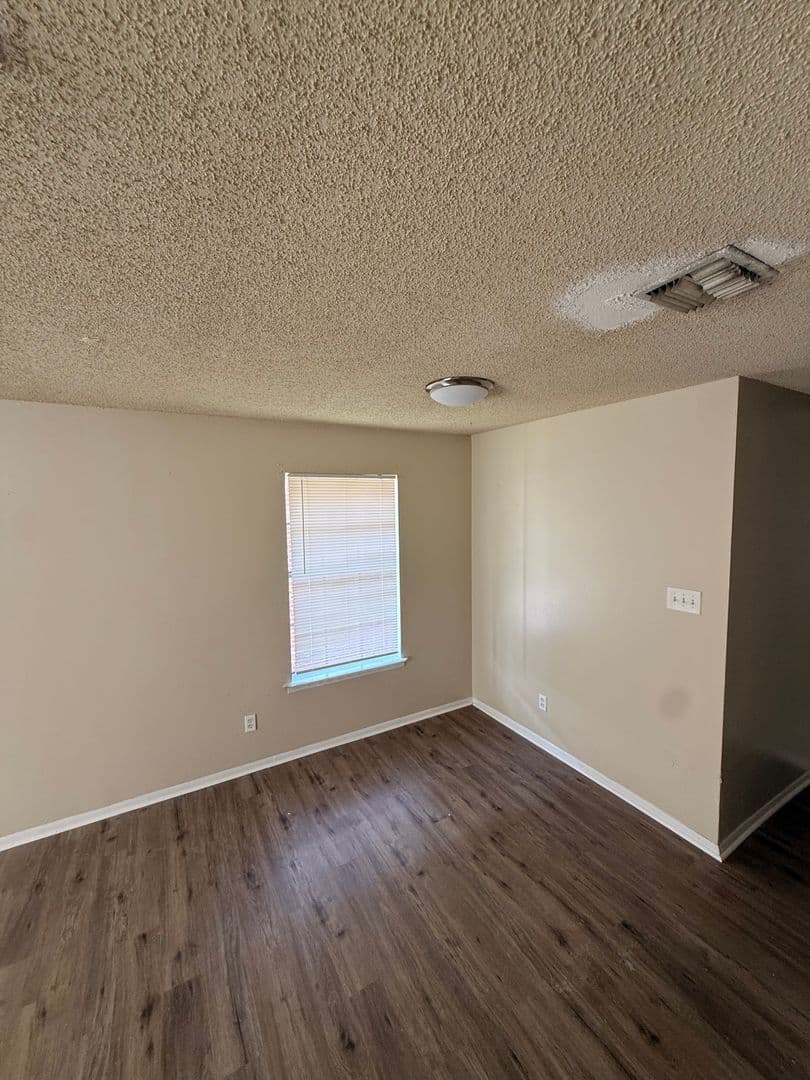 Lafayette Apartment: 106 Vieux Orleans