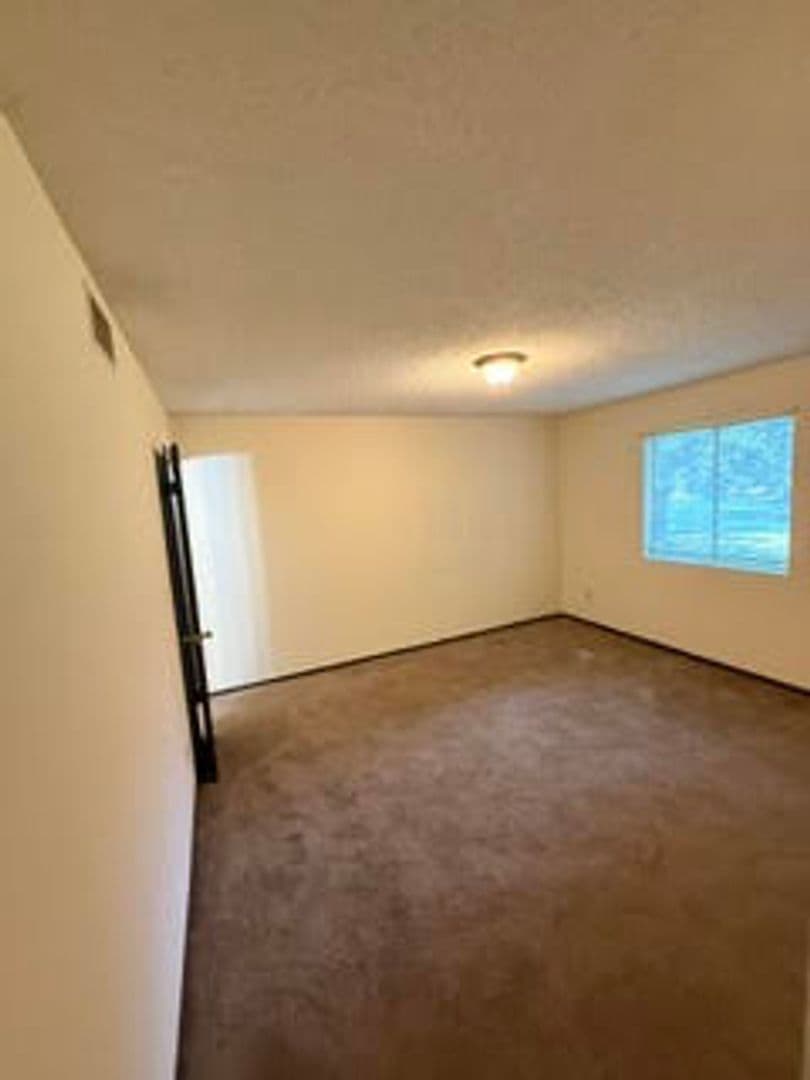 Lafayette Apartment: 200 Buttercup Drive