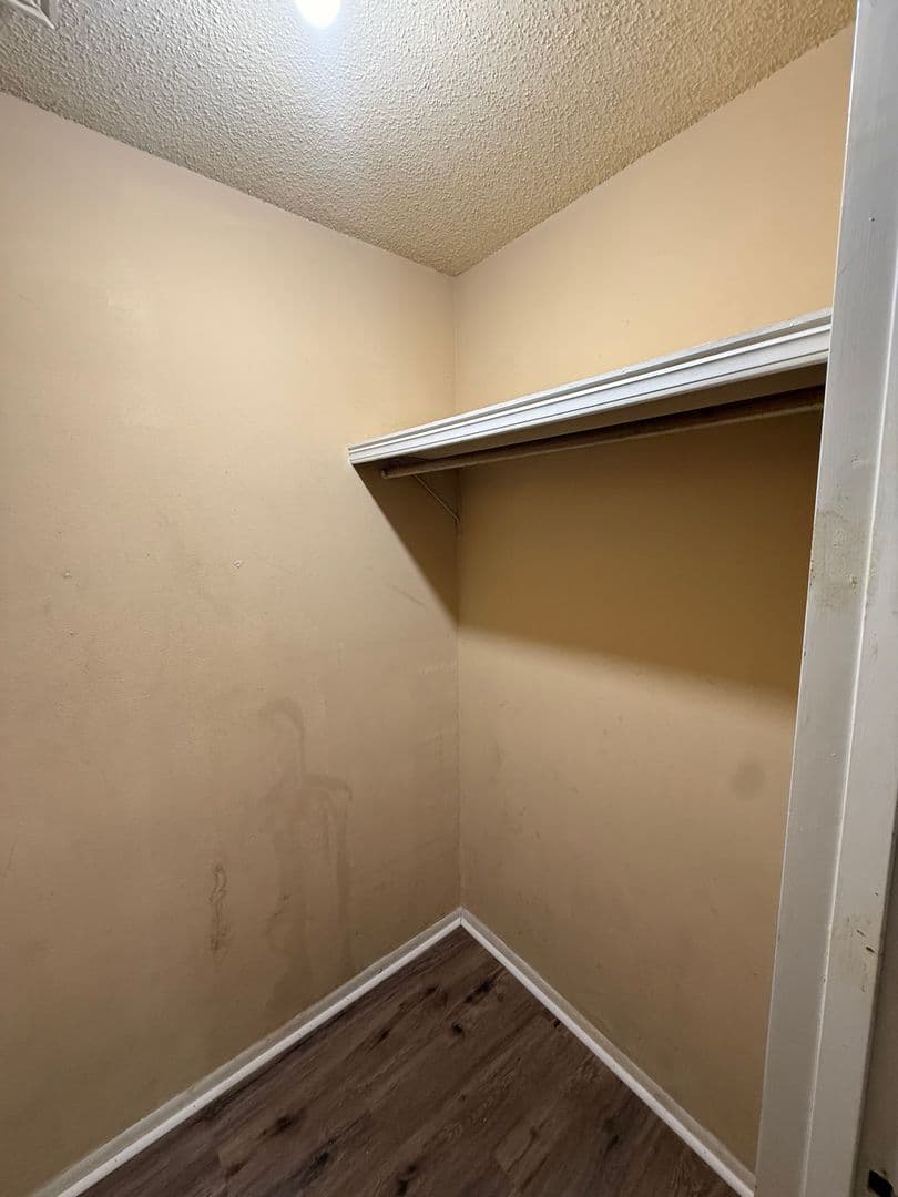 Lafayette Apartment: 106 Vieux Orleans