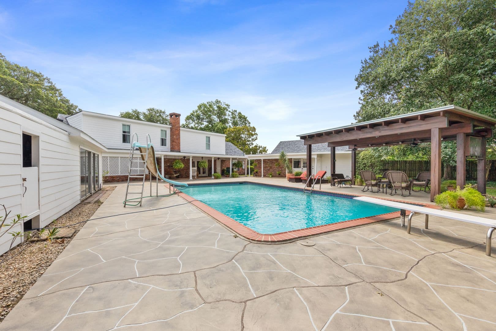 Broussard Apartment: 1026 S Morgan Avenue