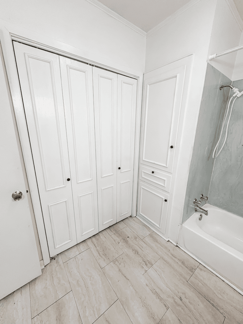 Lafayette House: 205 Lana Drive