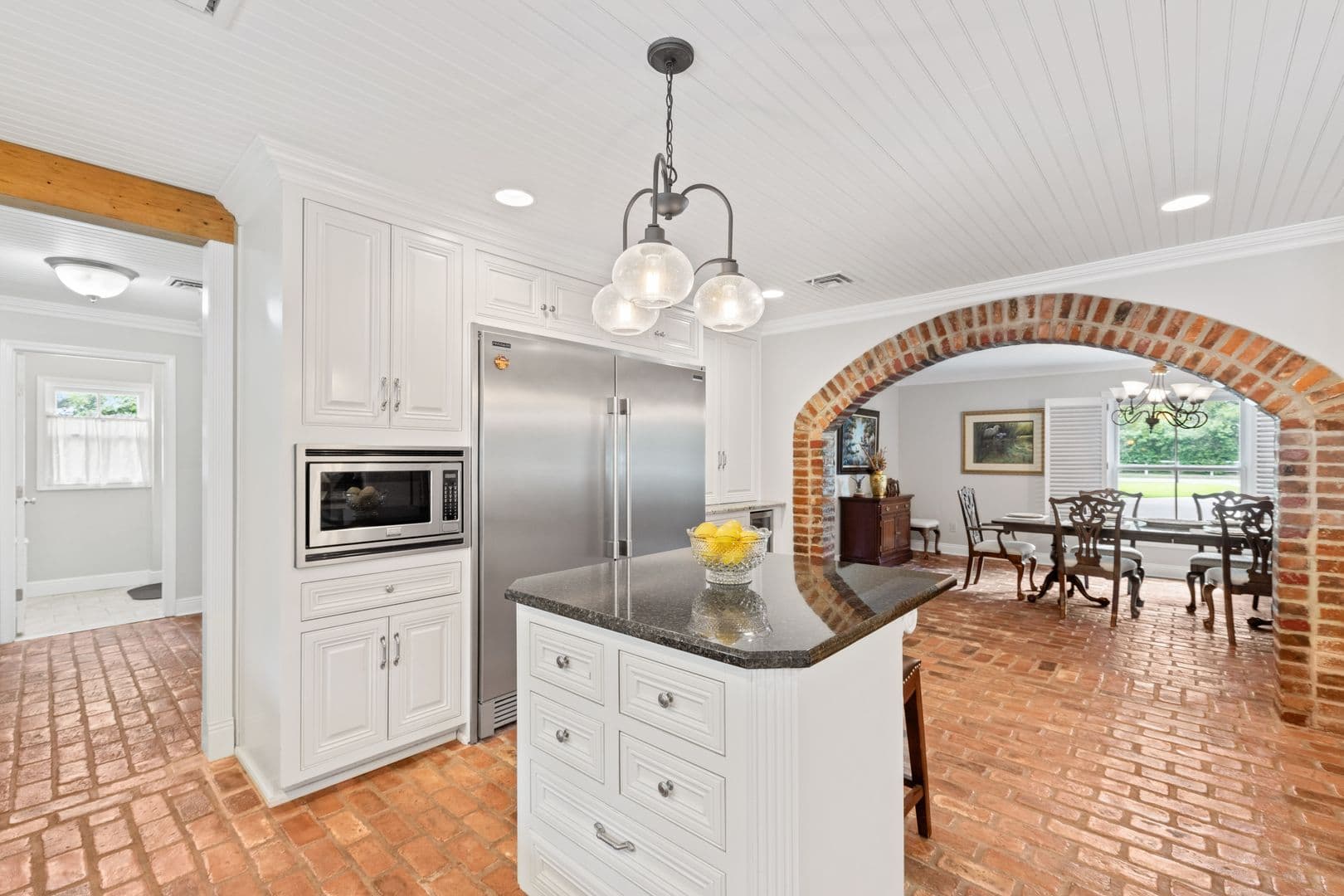 Broussard Apartment: 1026 S Morgan Avenue