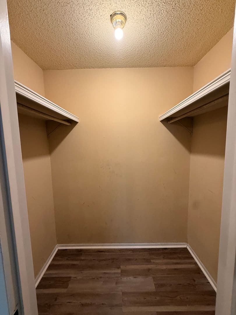 Lafayette Apartment: 106 Vieux Orleans