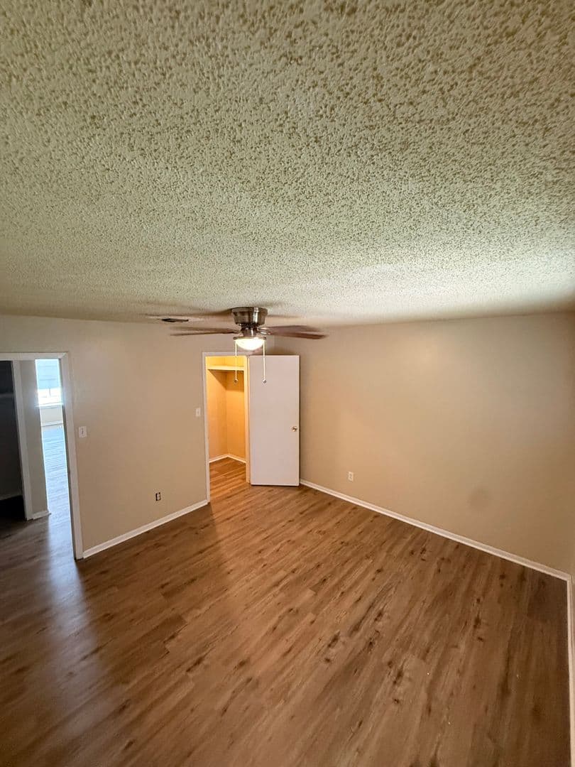 Lafayette Apartment: 106 Vieux Orleans