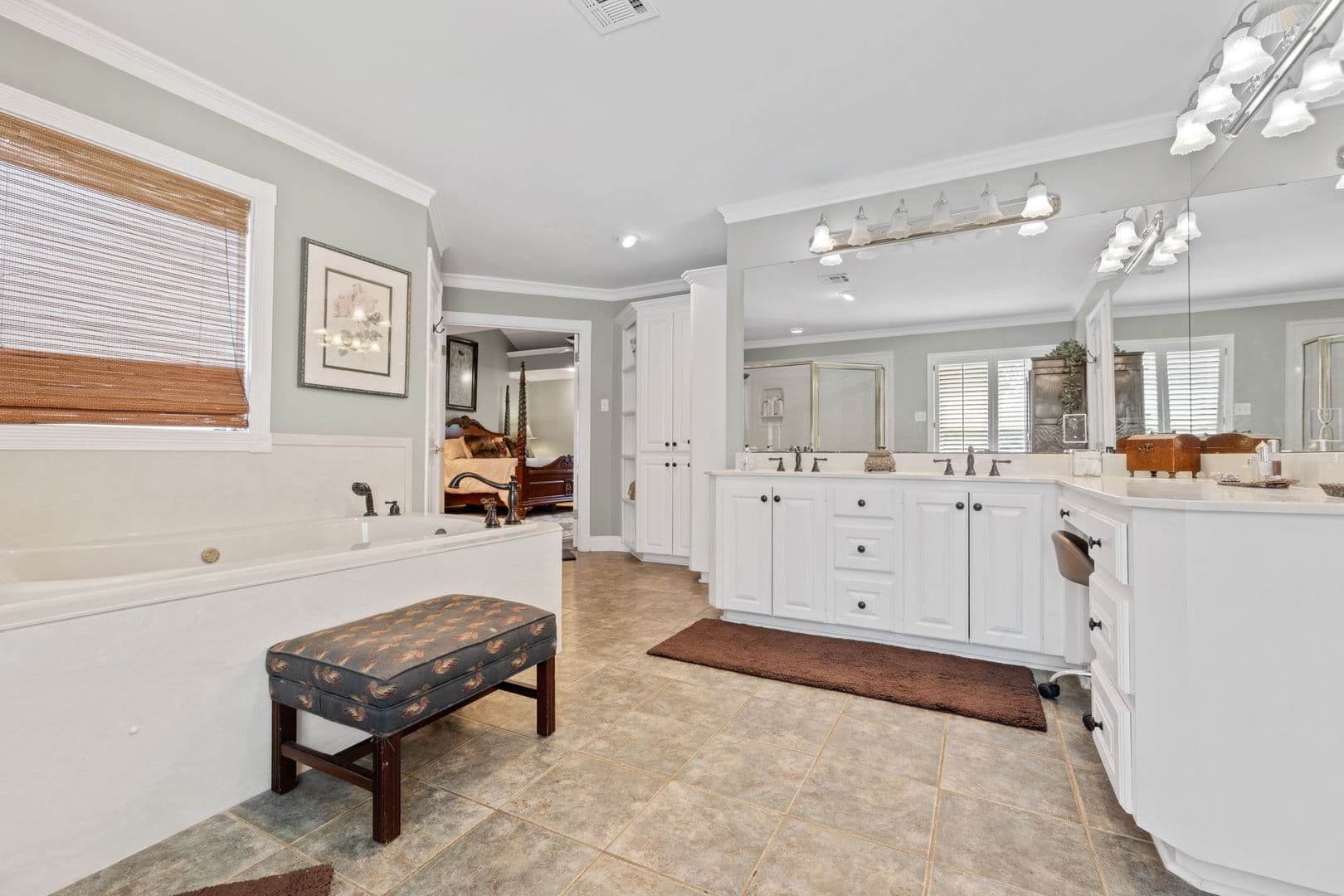 Broussard Apartment: 1026 S Morgan Avenue