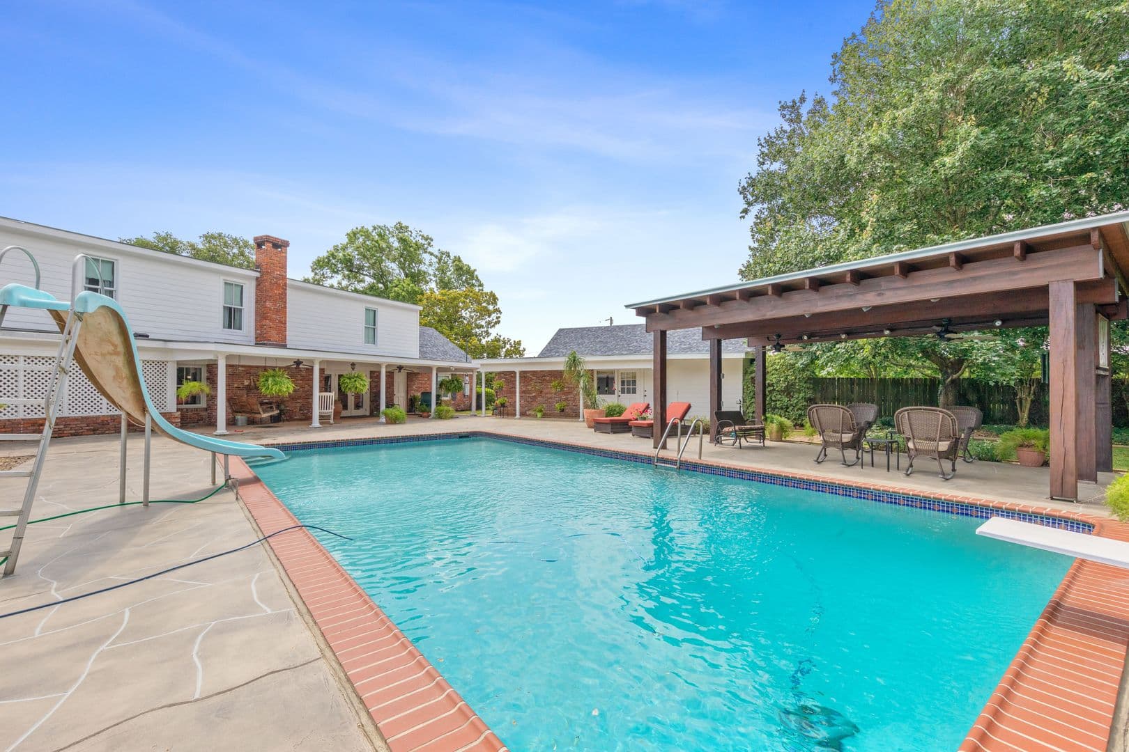Broussard Apartment: 1026 S Morgan Avenue