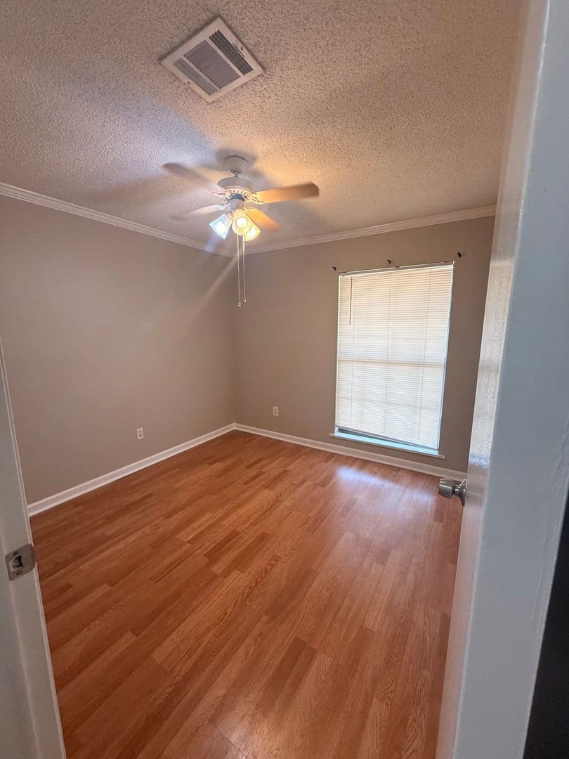 Lafayette House: 108 Pamela Drive