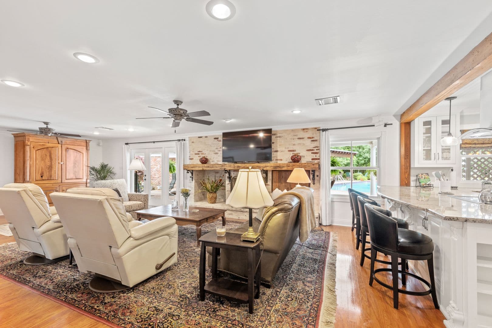 Broussard Apartment: 1026 S Morgan Avenue