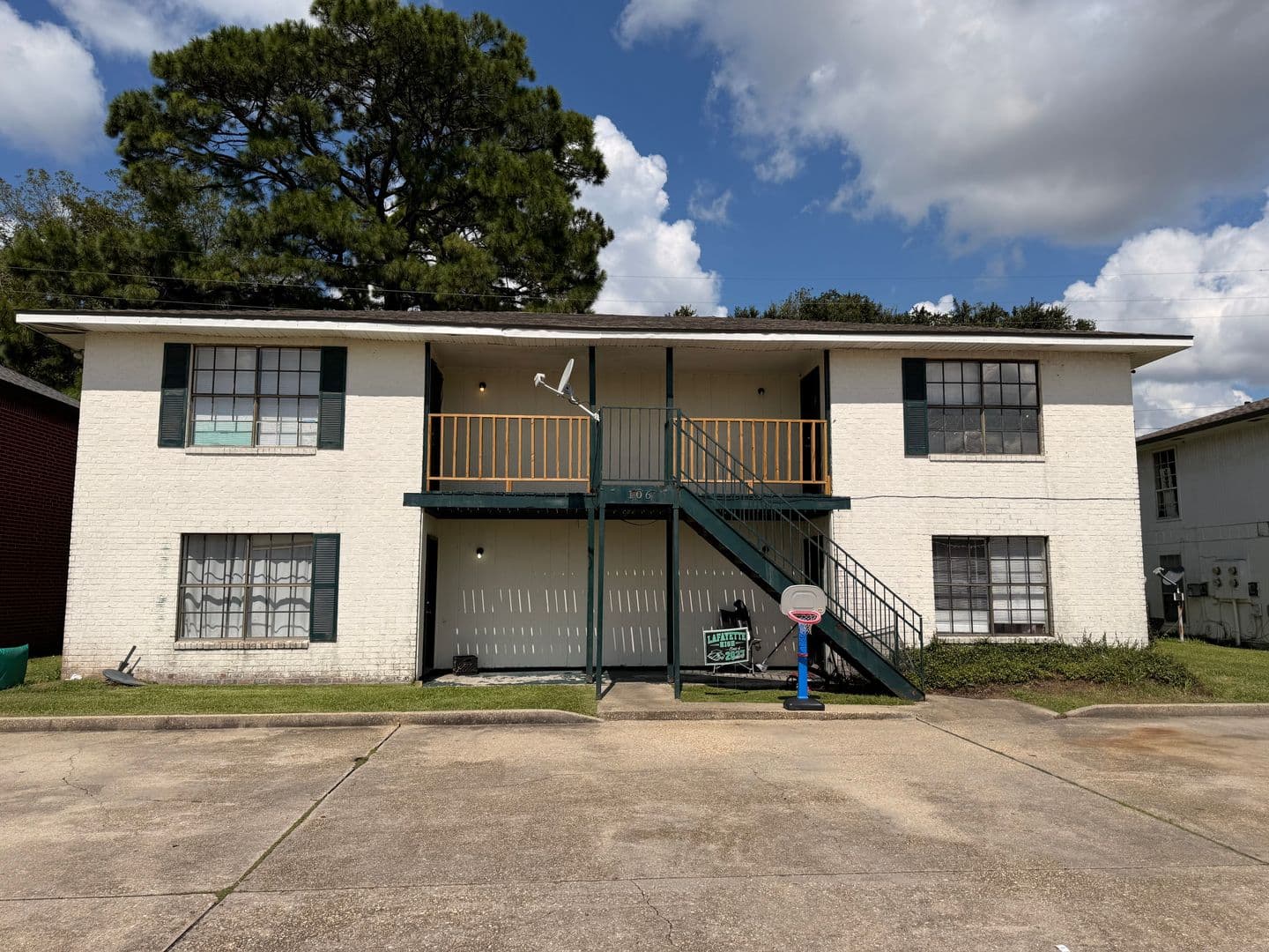 Lafayette Apartment: 106 Vieux Orleans