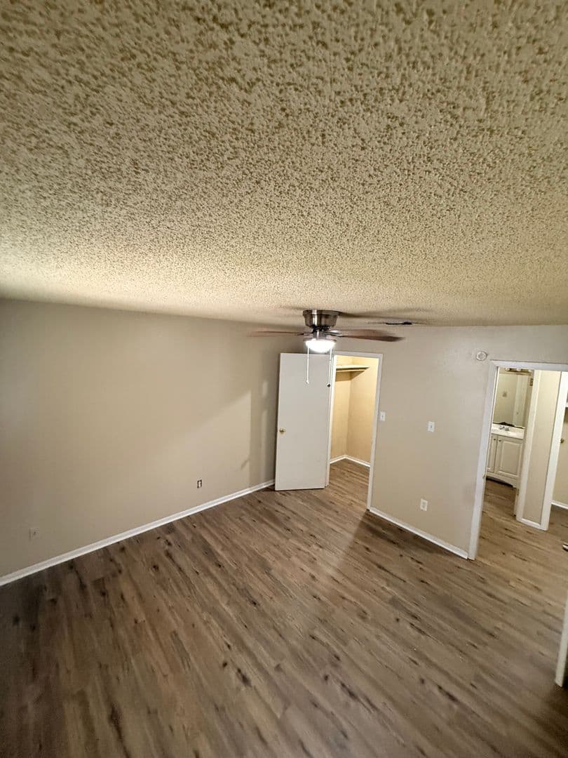Lafayette Apartment: 106 Vieux Orleans
