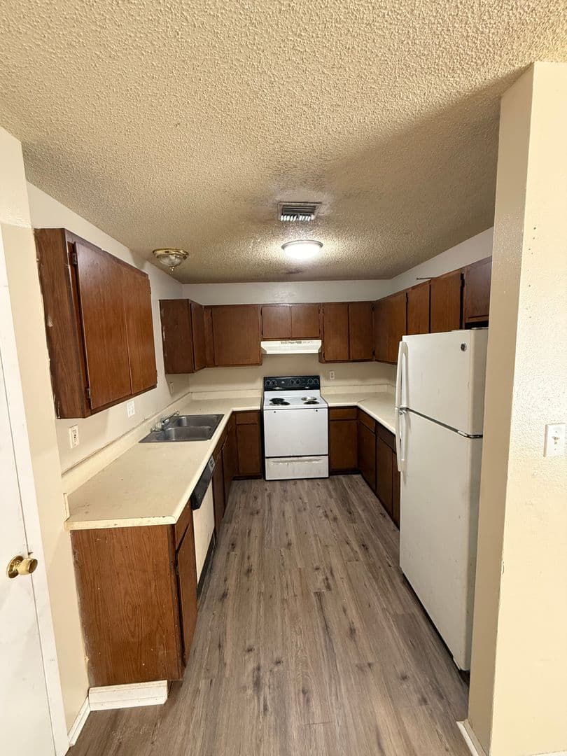 Lafayette Apartment: 106 Vieux Orleans