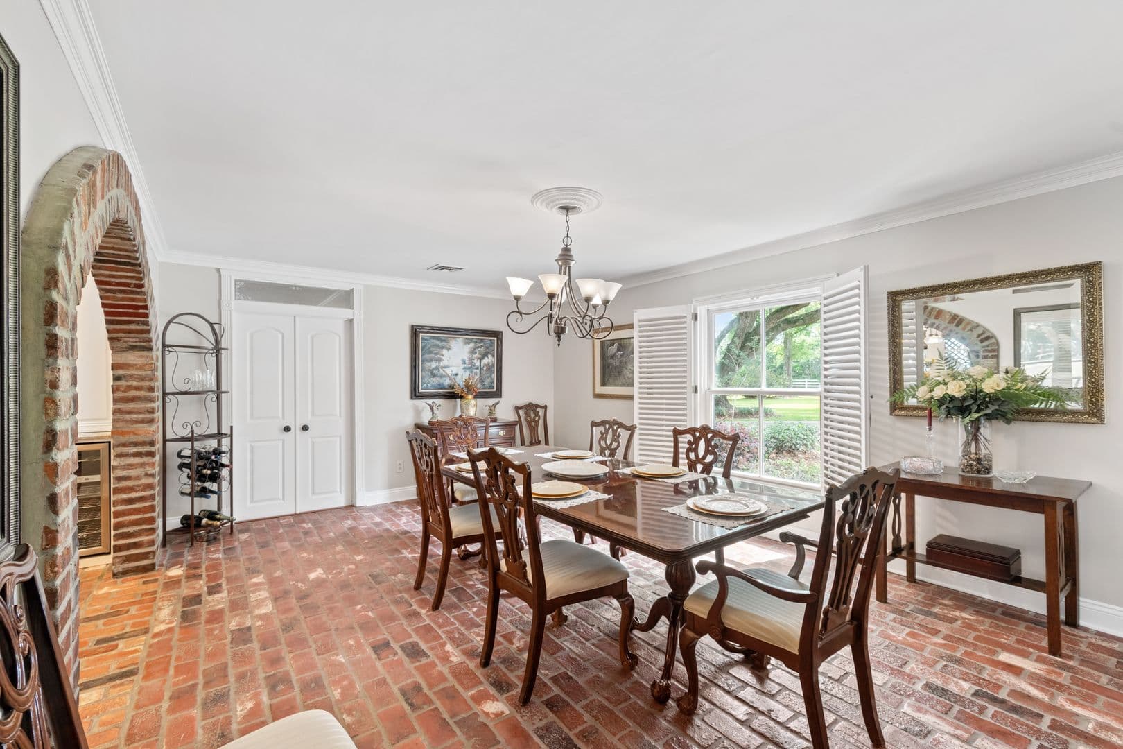 Broussard Apartment: 1026 S Morgan Avenue