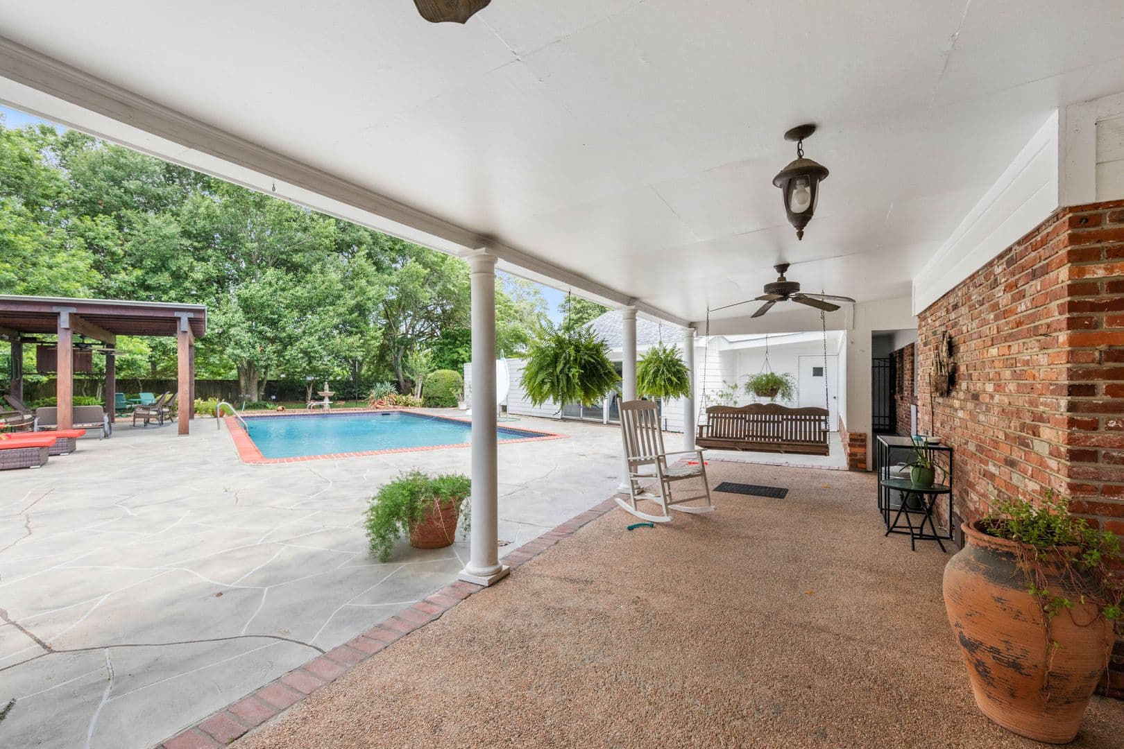 Broussard Apartment: 1026 S Morgan Avenue