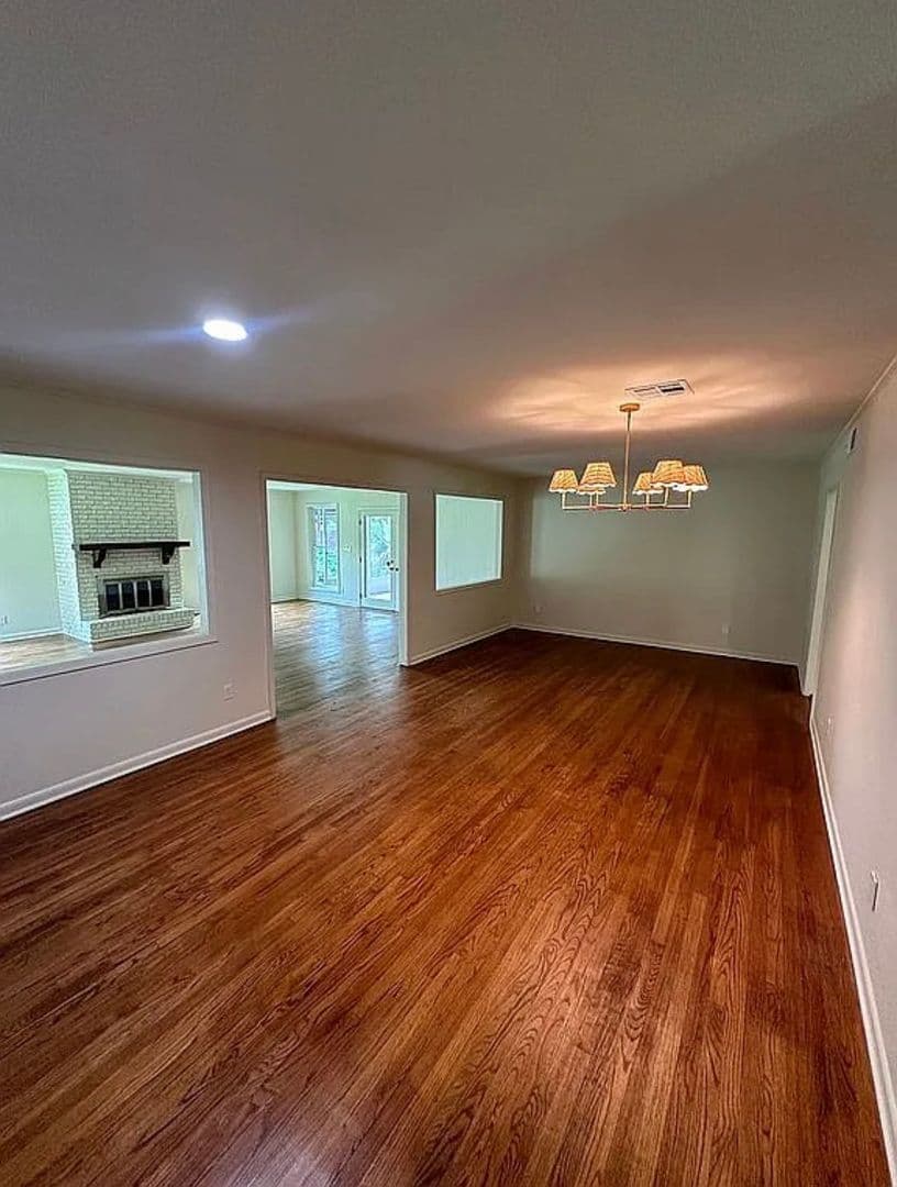 Lafayette House: 214 Brentwood Blvd