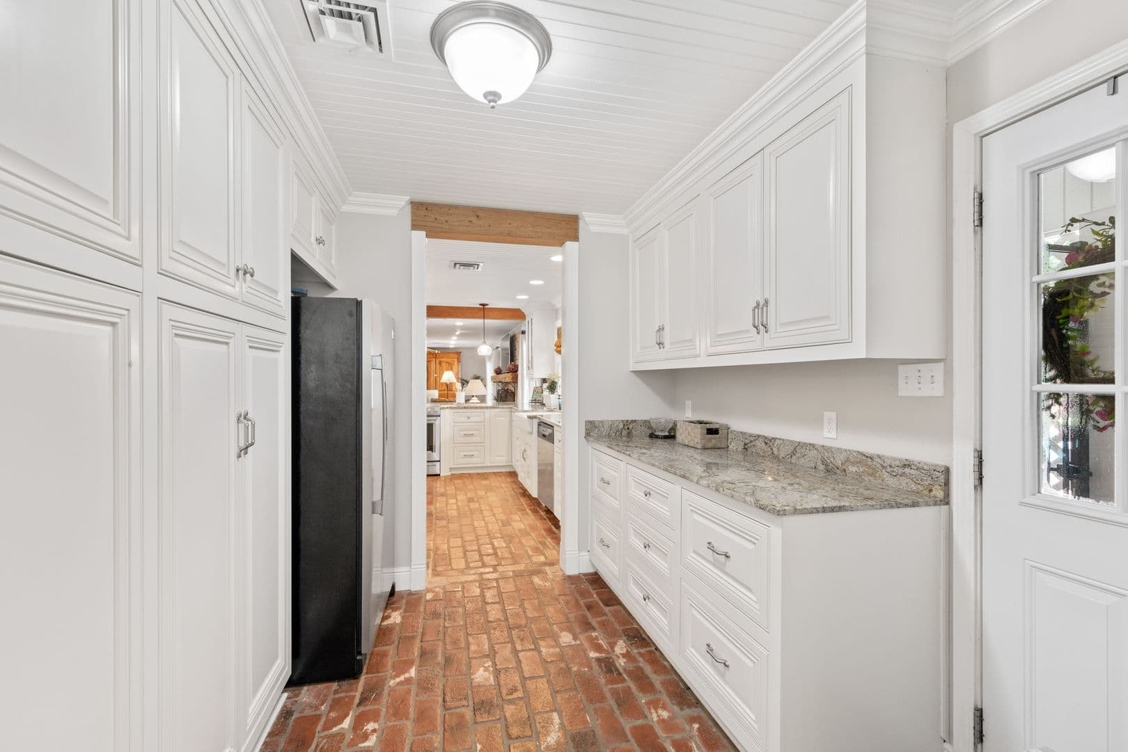 Broussard Apartment: 1026 S Morgan Avenue