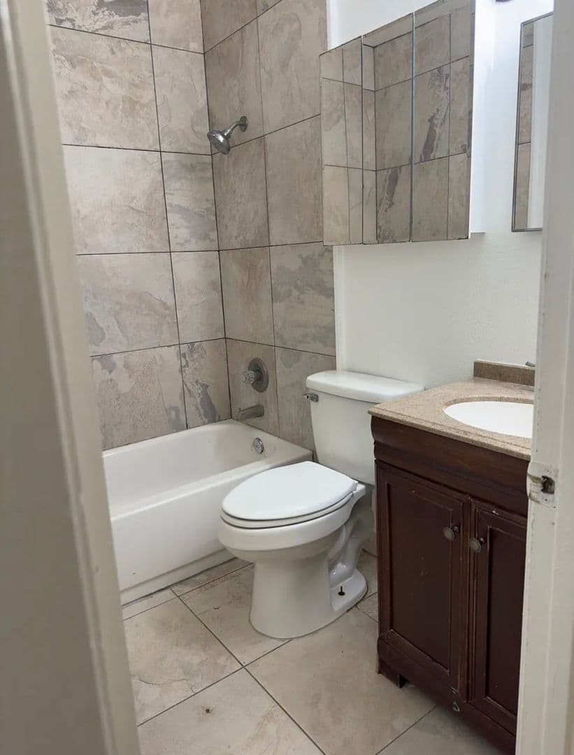 Lafayette House: 214 Guidry Road