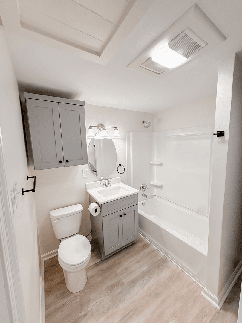 Lafayette Apartment: 502 General Mouton Avenue