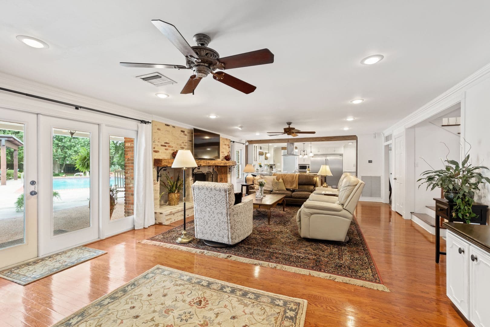 Broussard Apartment: 1026 S Morgan Avenue