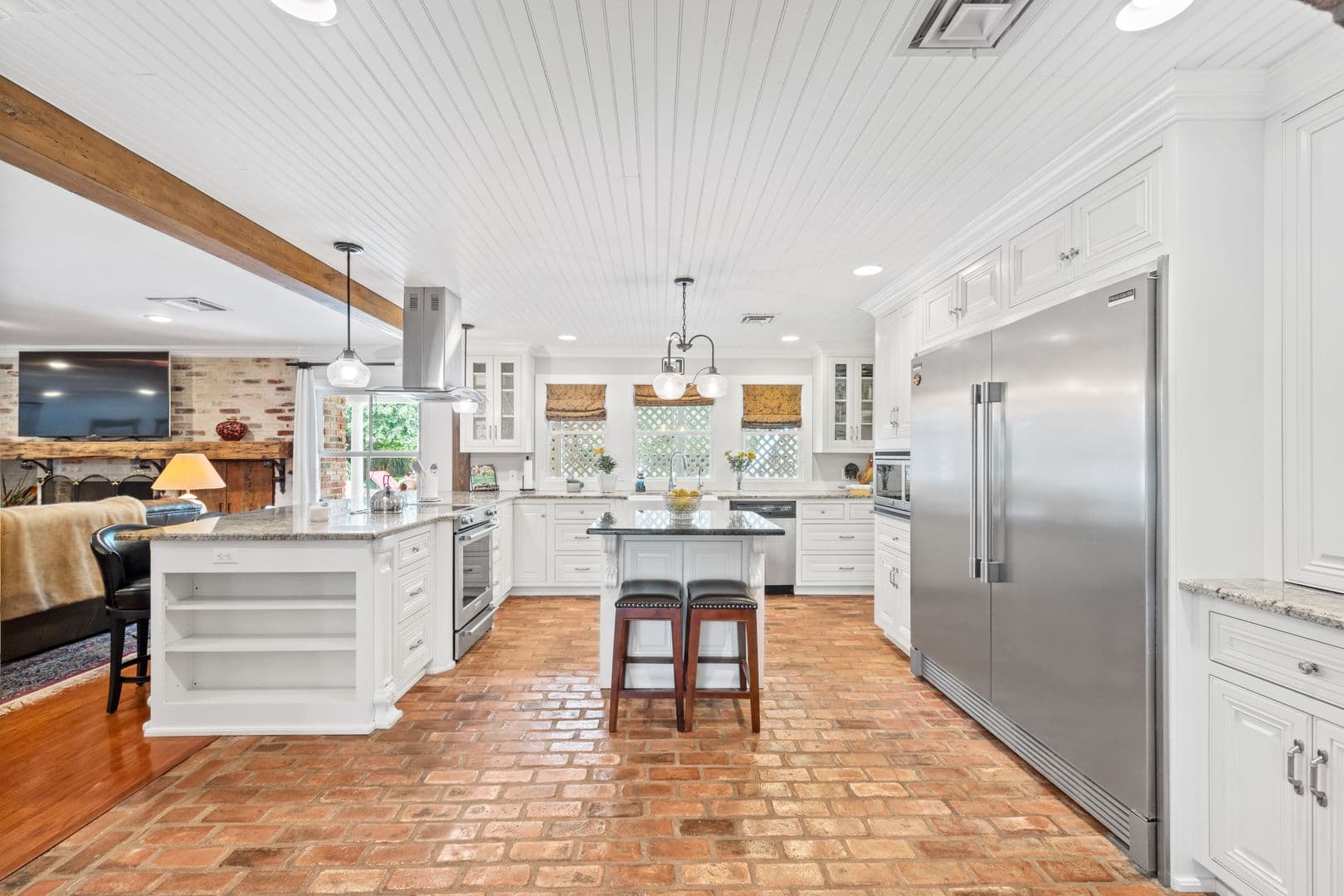 Broussard Apartment: 1026 S Morgan Avenue