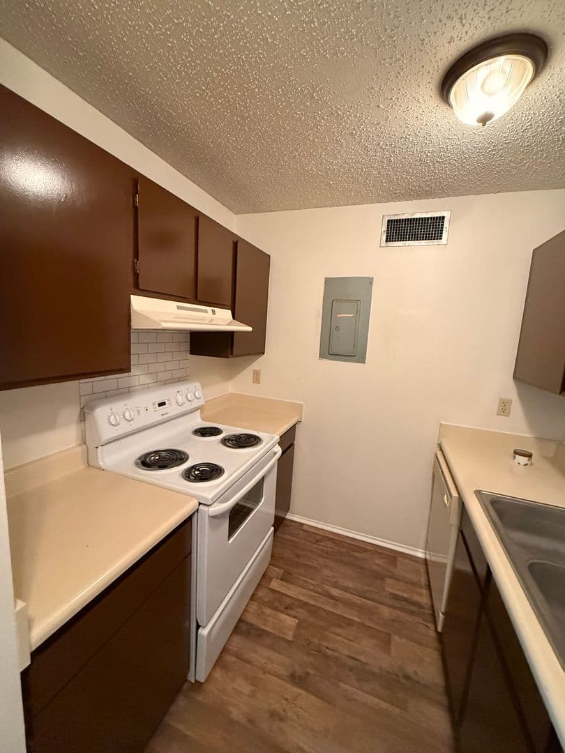 Lafayette Apartment: 200 High Meadows Blvd