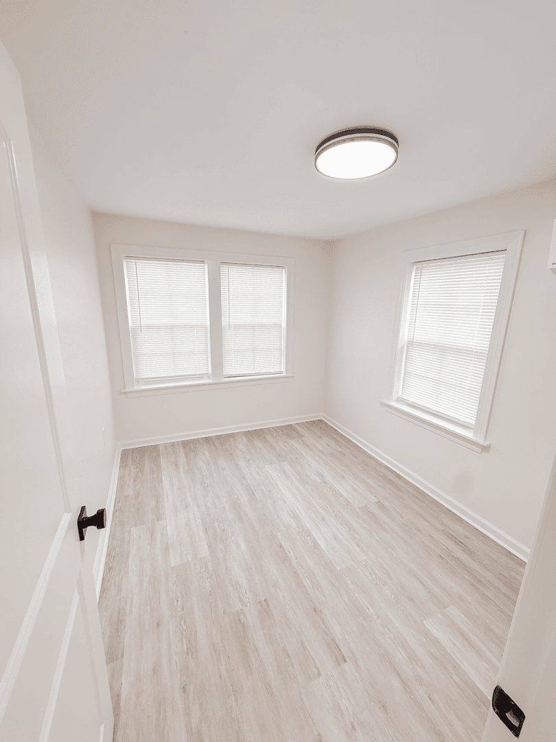Lafayette Apartment: 502 General Mouton Avenue