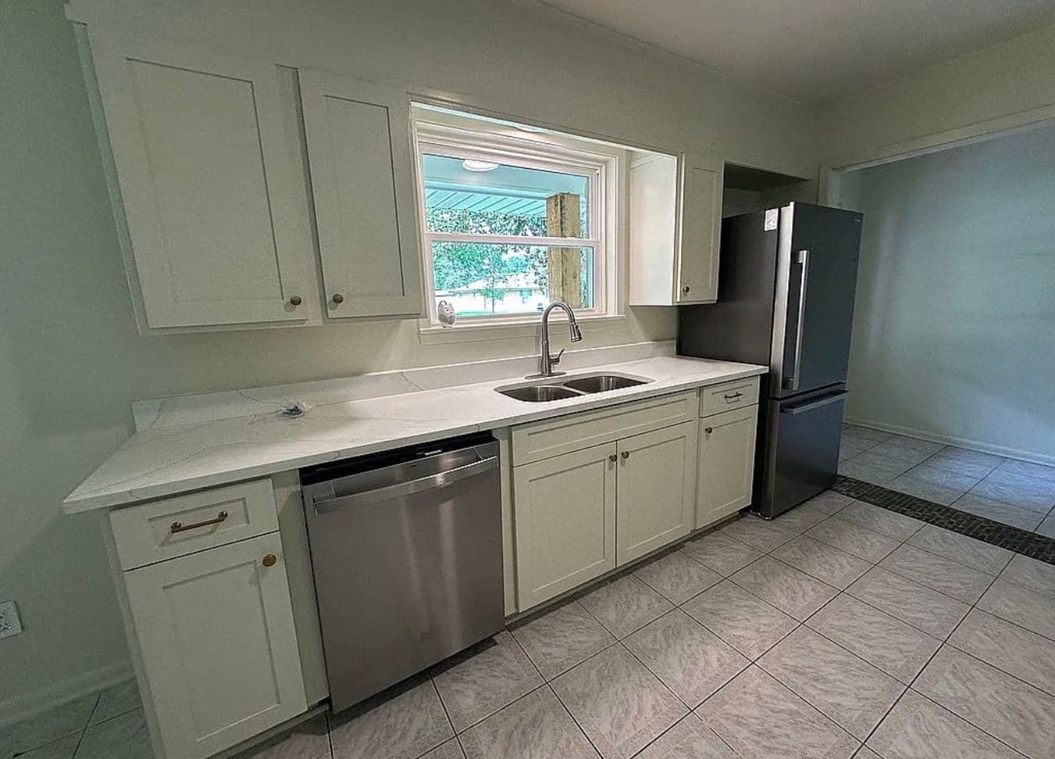 Lafayette House: 214 Brentwood Blvd