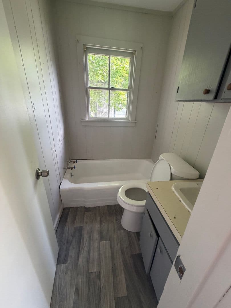 Lafayette House: 127 Nancy Lane