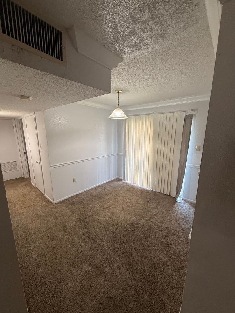 Lafayette House: 326 Guilbeau Road #220
