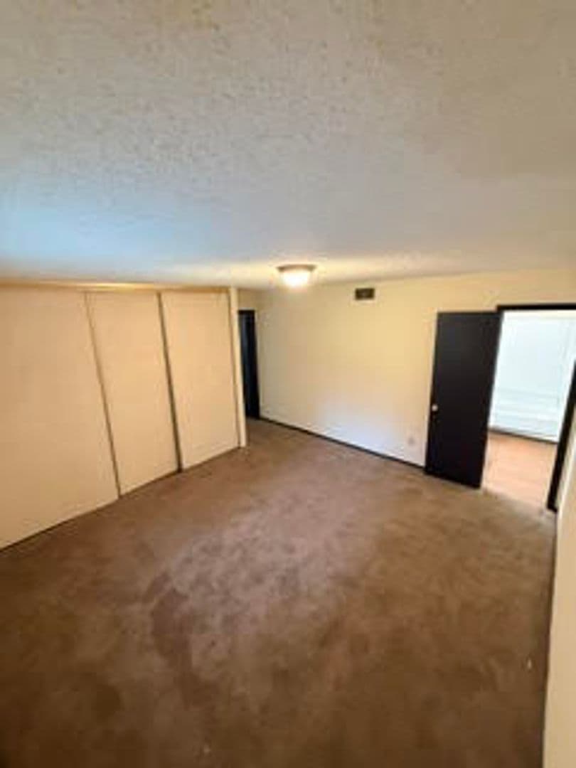 Lafayette Apartment: 200 Buttercup Drive