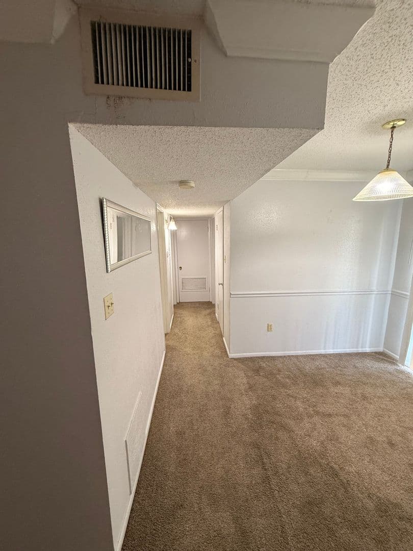 Lafayette House: 326 Guilbeau Road #220