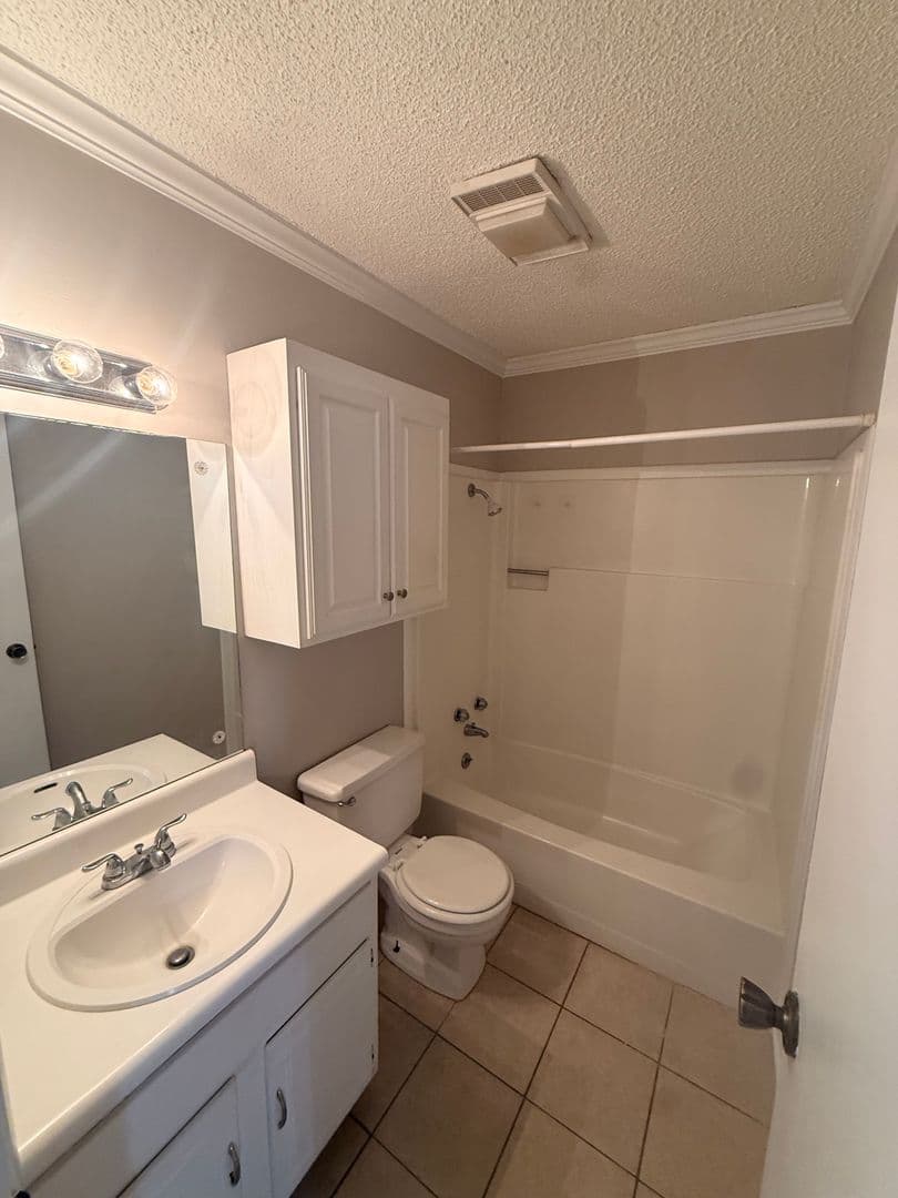 Lafayette House: 108 Pamela Drive