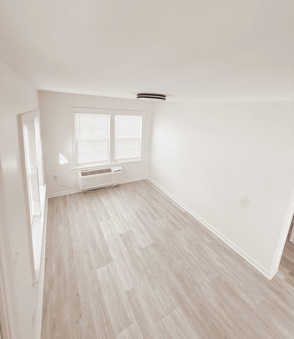 Lafayette Apartment: 502 General Mouton Avenue